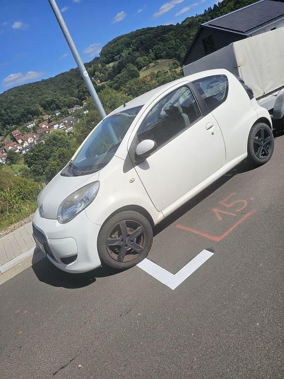 Weiß Gebraucht 2009 Citroën C1 Style Kleinwagen | 2.100 € (Guter Preis) - Bild 1/4
