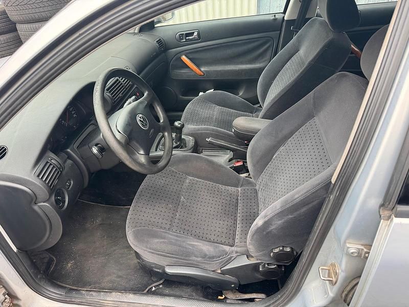 Gebraucht VW Passat 125 PS (91 kW) 1999 Silber Kombi