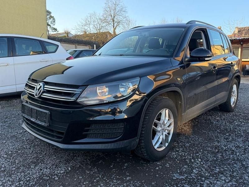 Gebraucht VW Tiguan Trendline 125 PS (91 kW) 2015 Schwarz SUV