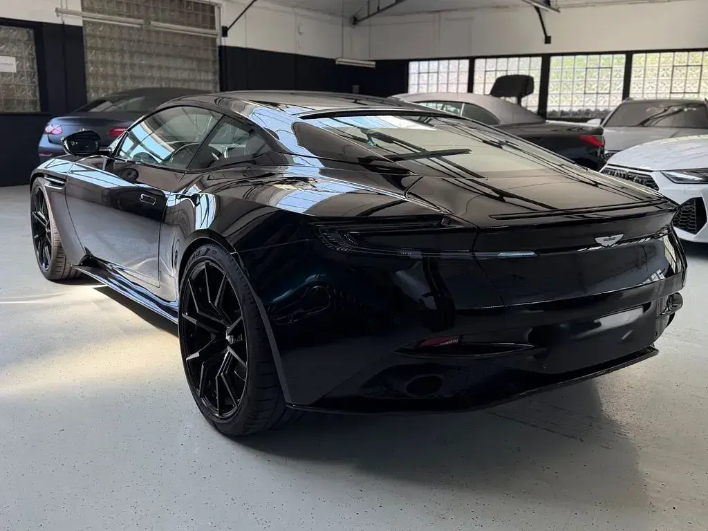 Gebraucht Aston Martin DB11 510 PS (375 kW) 2018 Schwarz Coupé
