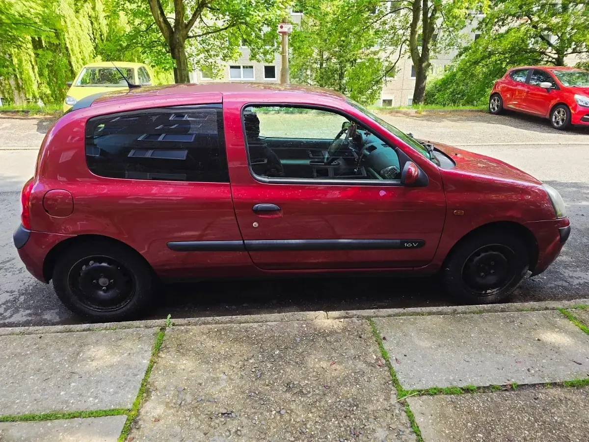 Gebraucht Renault Clio II 65 PS (47 kW) 2002 Rot Kleinwagen