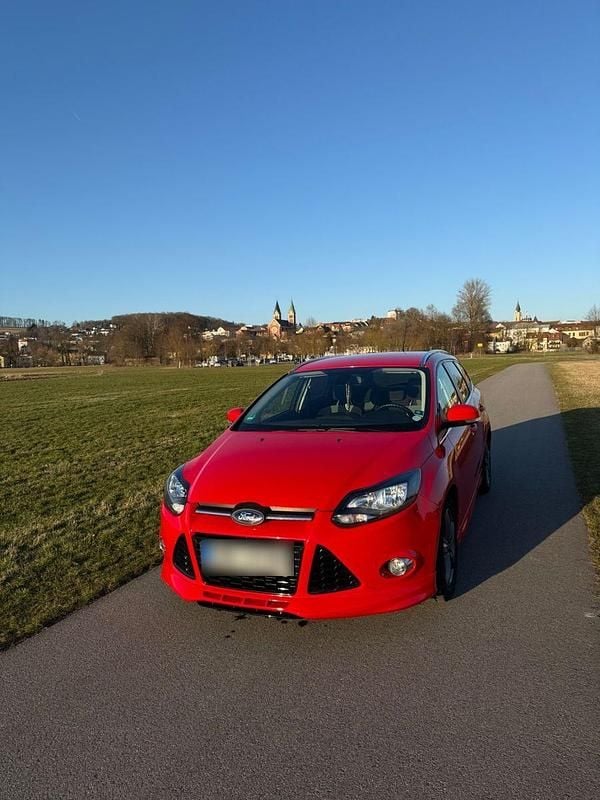 Gebraucht Ford Focus S 150 PS (110 kW) 2013 Rot Kombi