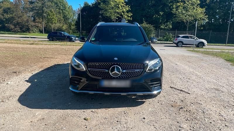 Schwarz Gebraucht 2015 Mercedes GLC250 AMG line SUV | 21.900 € (Fairer Preis) - Bild 1/4