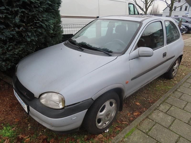 Grau Gebraucht 1998 Opel Corsa Kleinwagen | 650 € (Guter Preis) - Bild 1/3