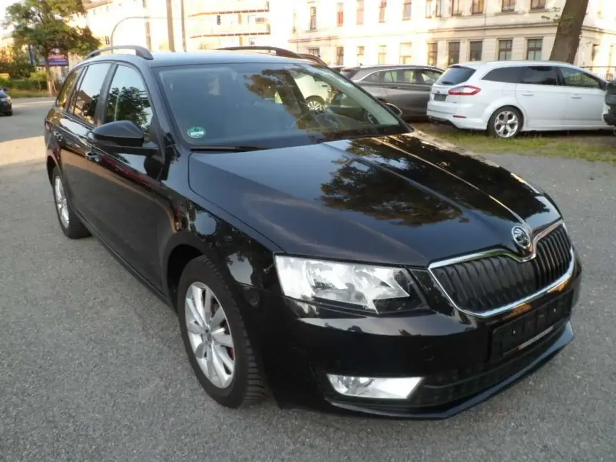 Gebraucht Skoda Octavia Style 150 PS (110 kW) 2016 Schwarzmagic perleffekt Kombi