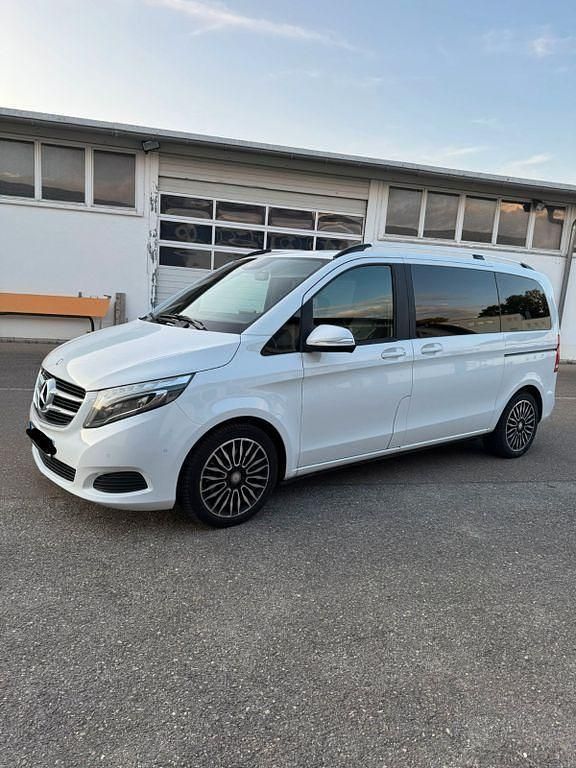 Weiß Gebraucht 2015 Mercedes V250 Avantgarde Van / Kleinbus | 25.000 € (Guter Preis) - Bild 1/4