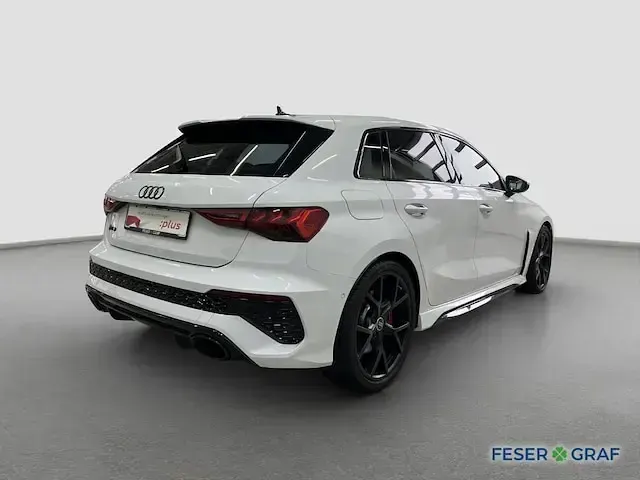 Gebraucht Audi RS3 Sportback Premium 400 PS (294 kW) 2023 Gletscherweiß metallic Kleinwagen