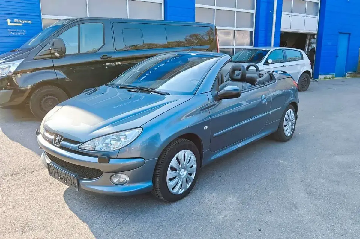 Gebraucht Peugeot 206 CC Platinum 109 PS (80 kW) 2005 Lackierung eisengrau/metallic Cabrio