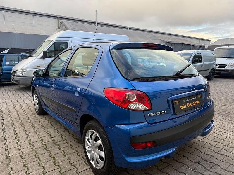 Gebraucht Peugeot 206+ 75 PS (55 kW) 2009 Blau Kleinwagen