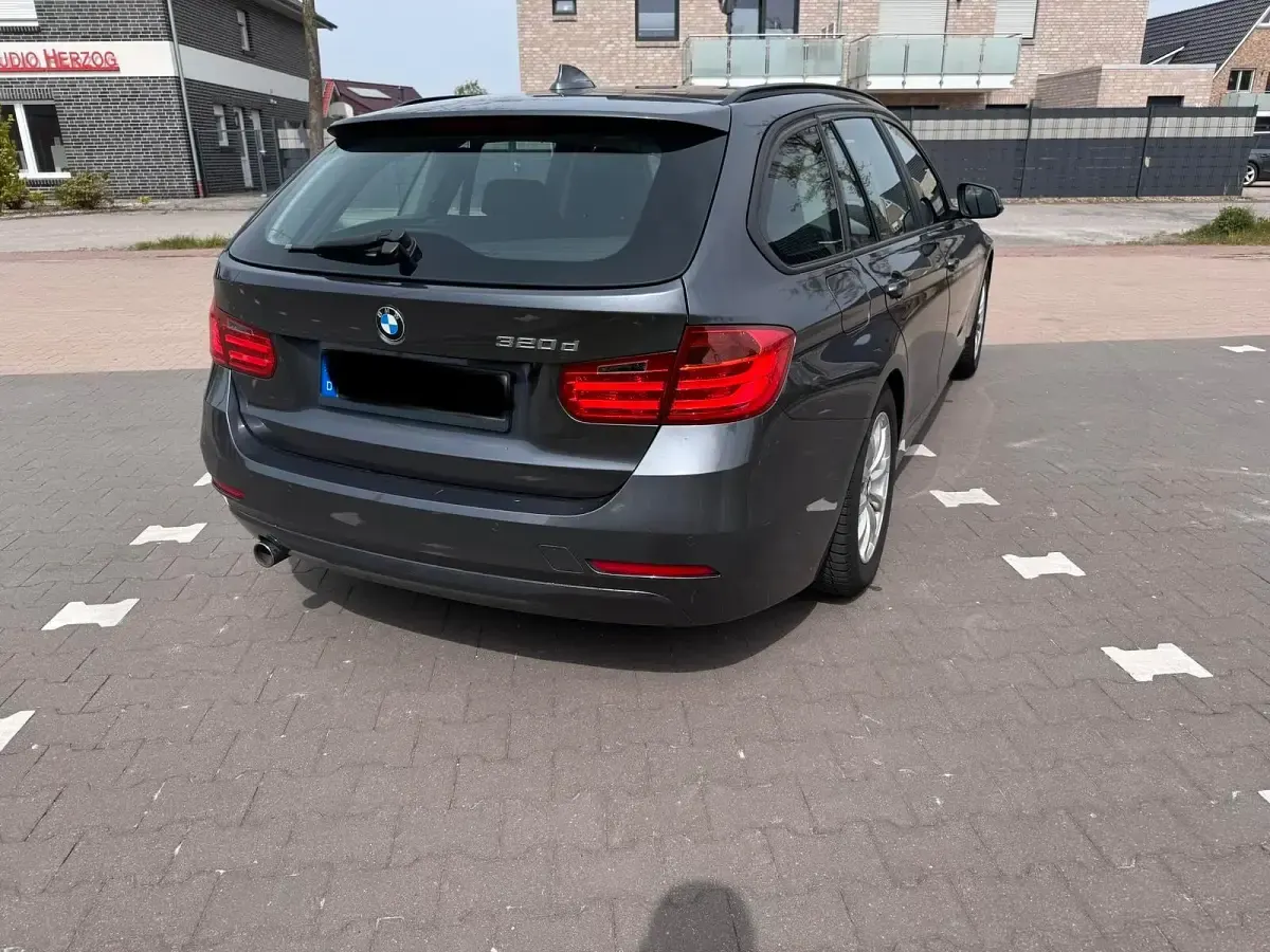 Gebraucht BMW 320 194 PS (142 kW) 2013 Grau Kombi