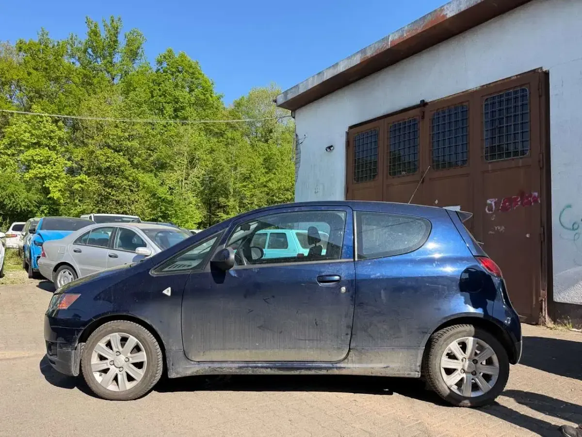 Begagnad Mitsubishi Colt 75 HK (55 kW) 2012 Blå Halvkombi