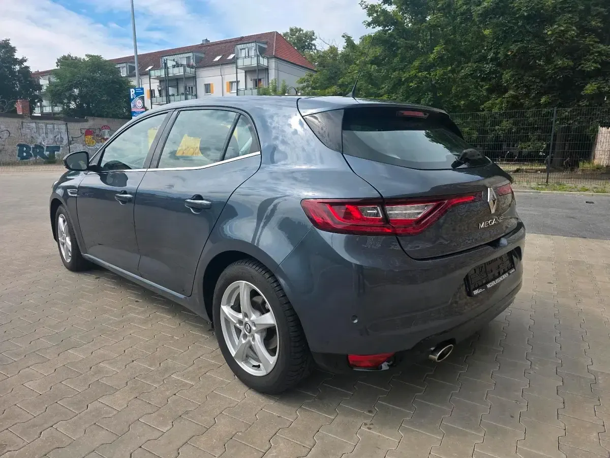 Gebraucht Renault Mégane IV Intens 132 PS (97 kW) 2017 Grau Kleinwagen