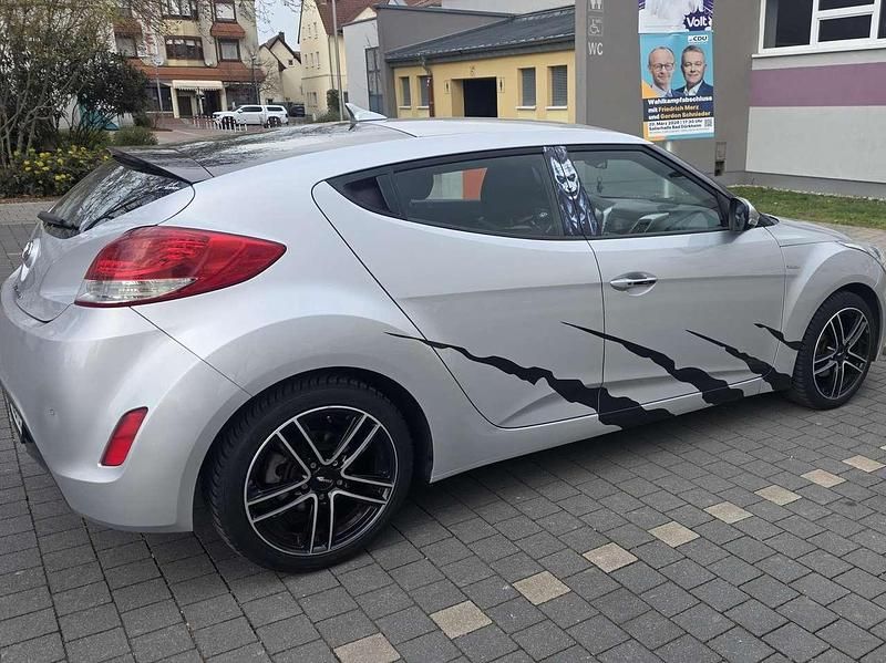 Gebraucht Hyundai Veloster Style 140 PS (102 kW) 2012 Silber Kleinwagen