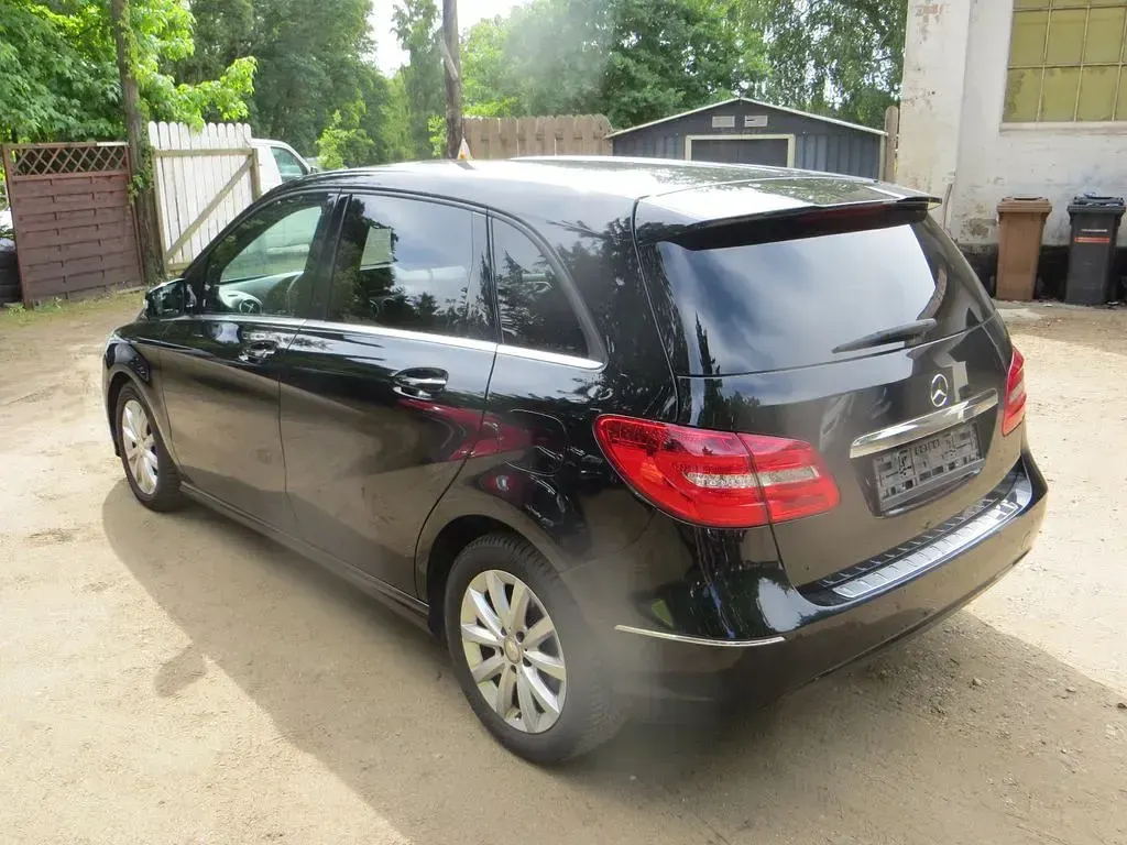 Gebraucht Mercedes B200 156 PS (114 kW) 2012 Schwarz Kleinwagen