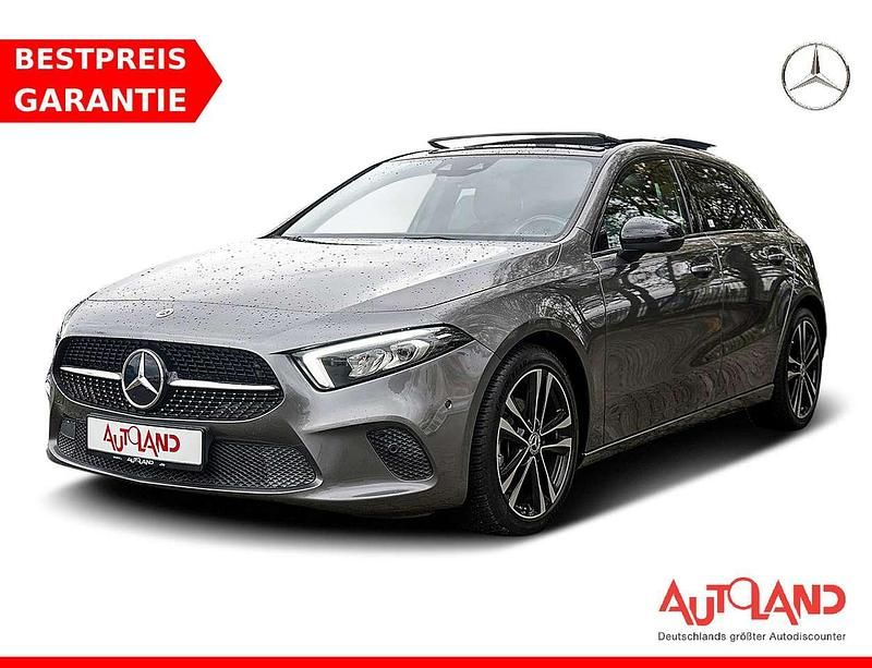 Mountaingrau metallic Gebraucht 2020 Mercedes A140 Edition Limousine | 26.950 € (Fairer Preis) - Bild 1/4