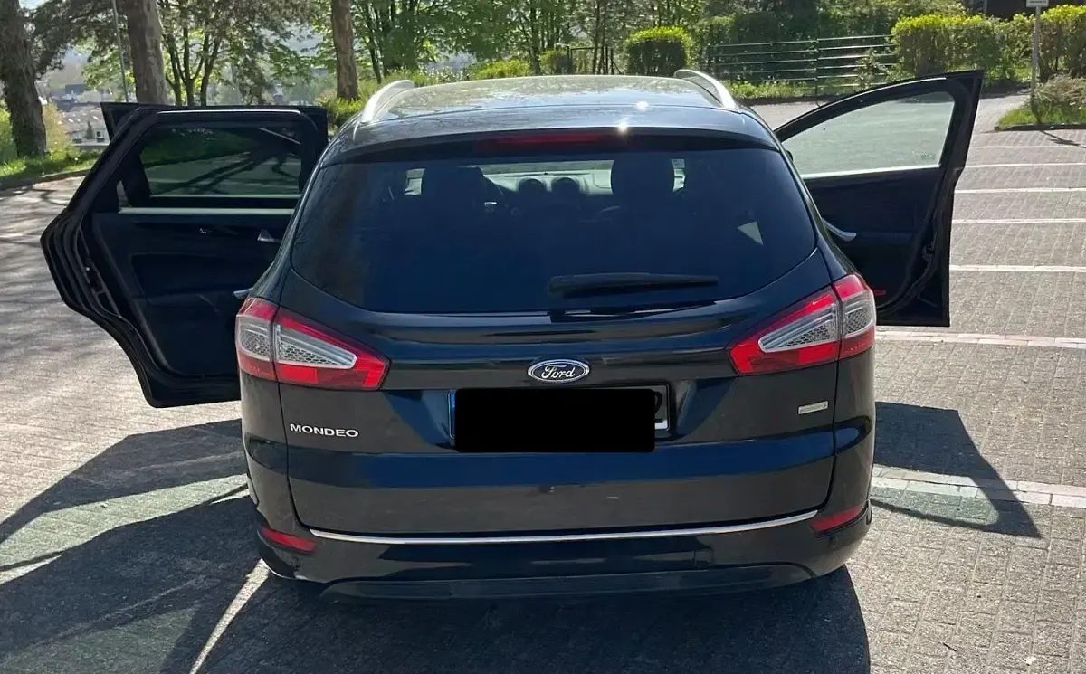 Używany Ford Mondeo Titanium 160 KM (117 kW) 2014 Czarny Sedan/Limuzyna