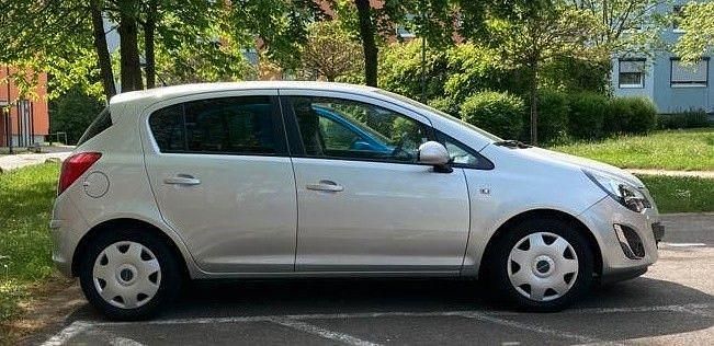 Silber Gebraucht 2011 Opel Corsa Color Edition Limousine | 6.500 € (Fairer Preis) - Bild 1/1