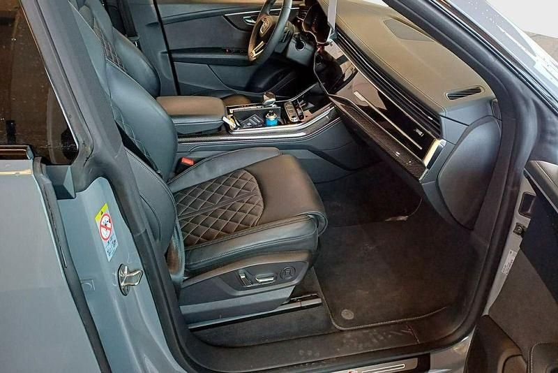 Gebraucht Audi Q8 Competition 286 PS (210 kW) 2023 Nardograu SUV