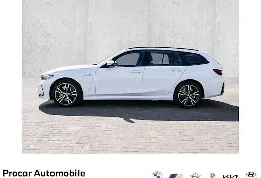 Gebraucht BMW 330e M Sport 292 PS (214 kW) 2025 Kombi