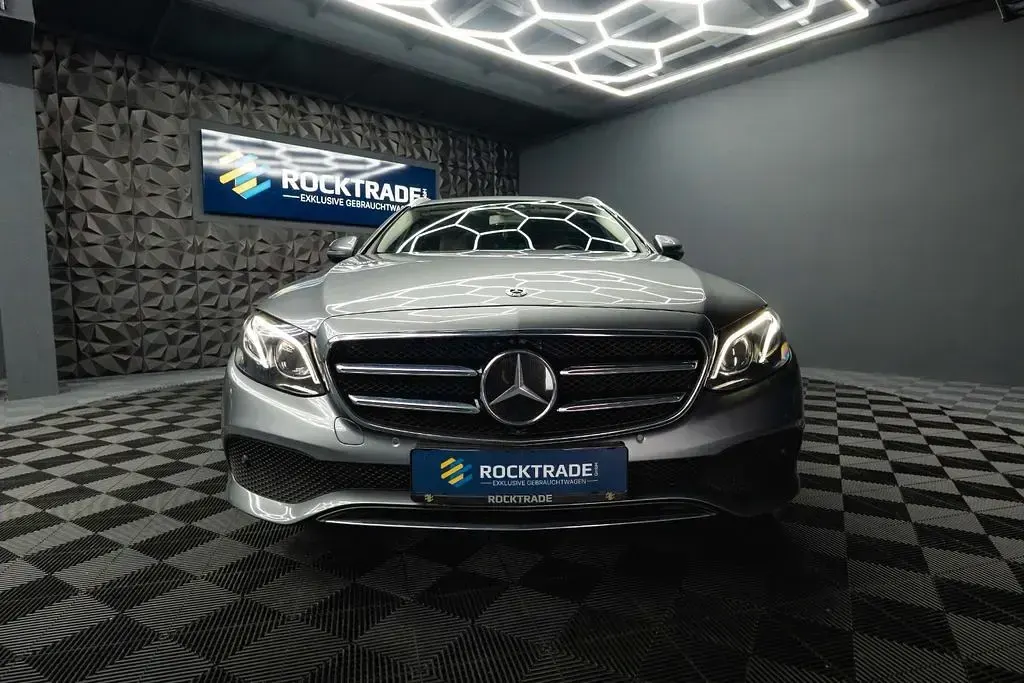 Gebraucht Mercedes E220 Avantgarde 194 PS (142 kW) 2019 Grau Kombi