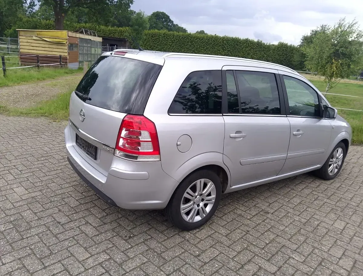 Gebraucht Opel Zafira 115 PS (84 kW) 2012 Grau Van / Kleinbus