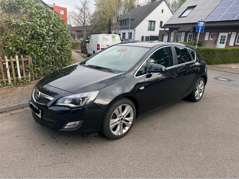 Gebraucht Opel Astra 140 PS (102 kW) 2011 Schwarz Limousine