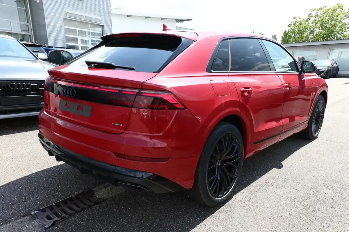 Neu Audi Q8 Design 286 PS (210 kW) 2026 Chilirot metallic SUV
