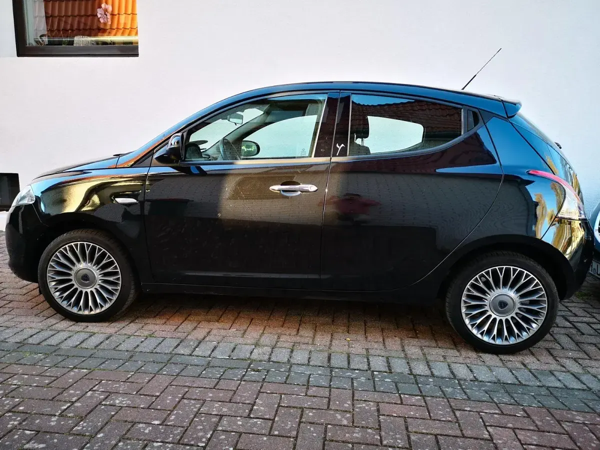 Gebraucht Lancia Ypsilon Gold 69 PS (50 kW) 2013 Schwarz Kleinwagen