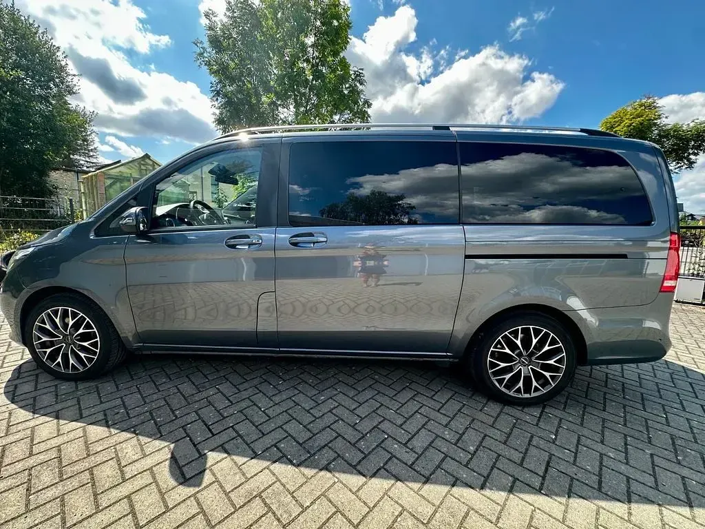Gebraucht Mercedes V220 Edition 163 PS (119 kW) 2017 Grau Van / Kleinbus