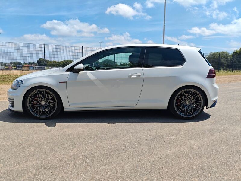 Weiß Gebraucht 2015 VW Golf VII GTI Limousine | 19.000 € (Fairer Preis) - Bild 1/4