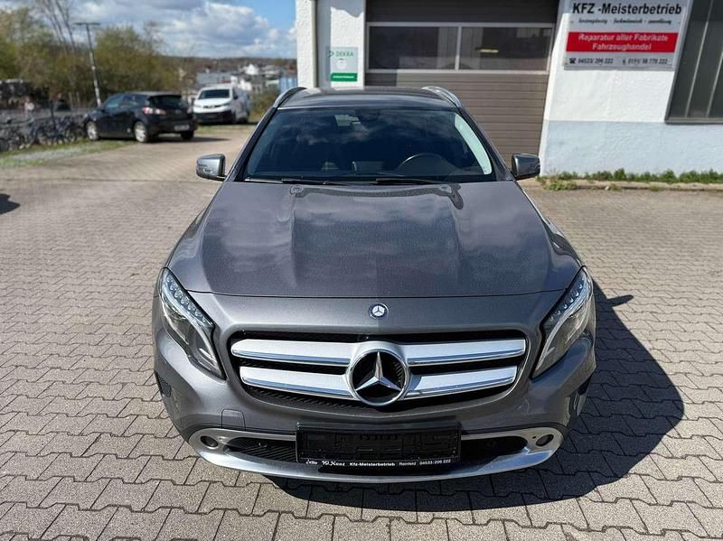 Gebraucht Mercedes GLA250 211 PS (155 kW) 2014 Mountaingrau  met. SUV
