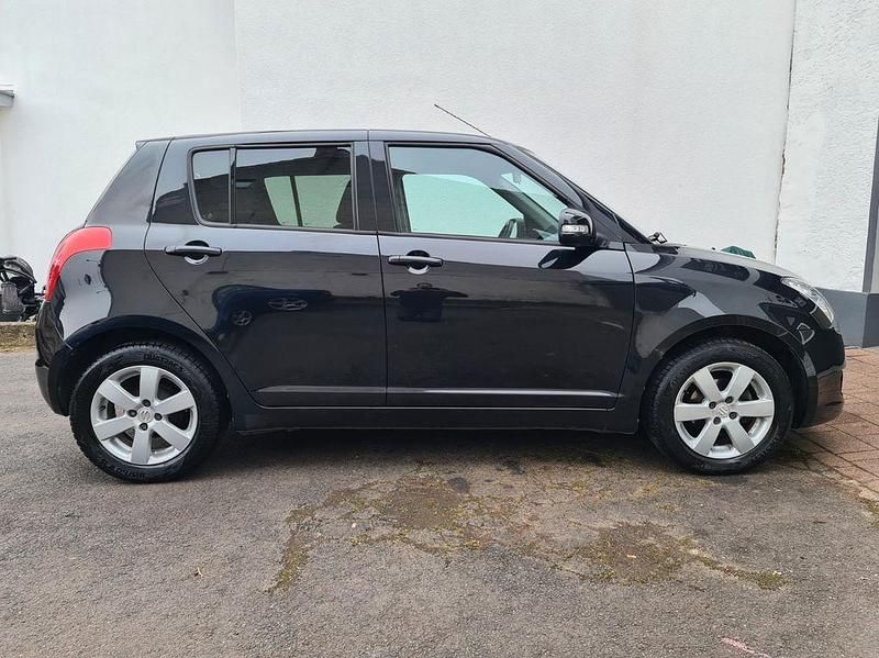 Gebraucht Suzuki Swift 92 PS (67 kW) 2010 Schwarz Kleinwagen
