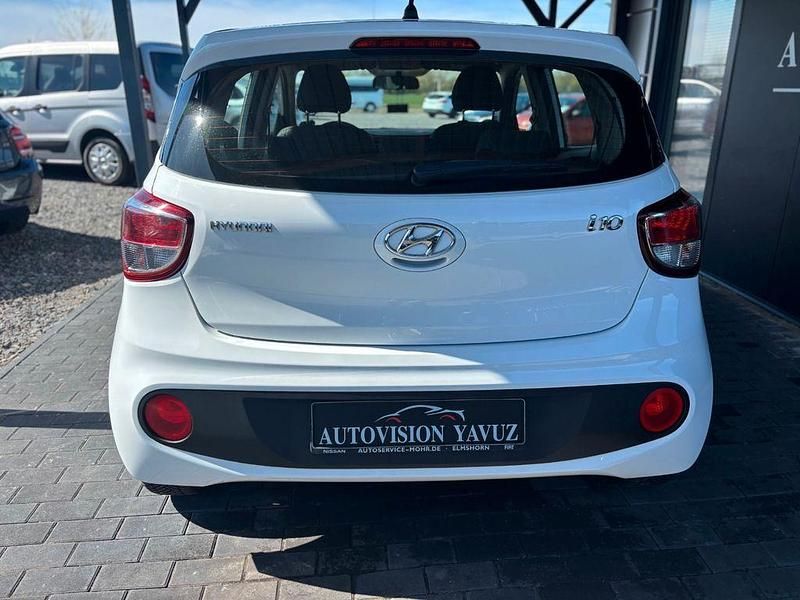 Gebraucht Hyundai i10 67 PS (49 kW) 2017 Weiß Kleinwagen