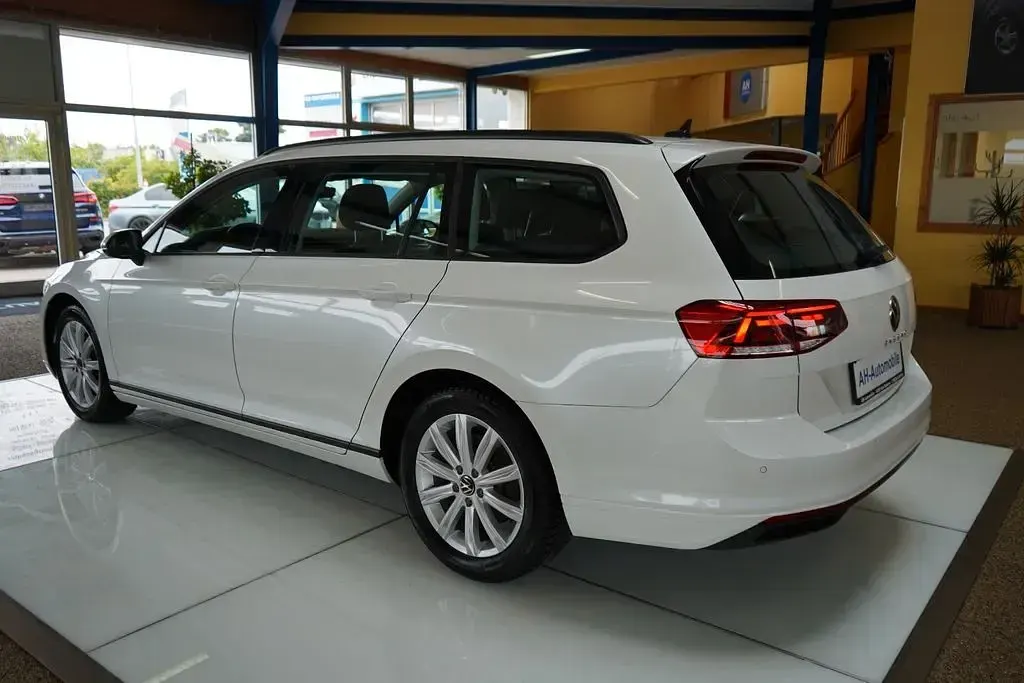 Gebraucht VW Passat Basis 150 PS (110 kW) 2022 Weiß Kombi
