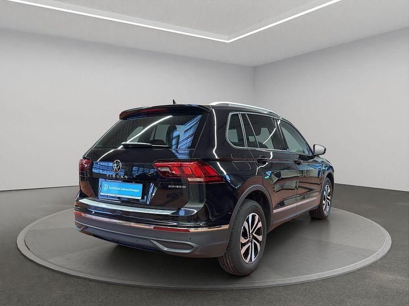 Gebraucht VW Tiguan Active 245 PS (180 kW) 2022 Deep black perleffekt SUV
