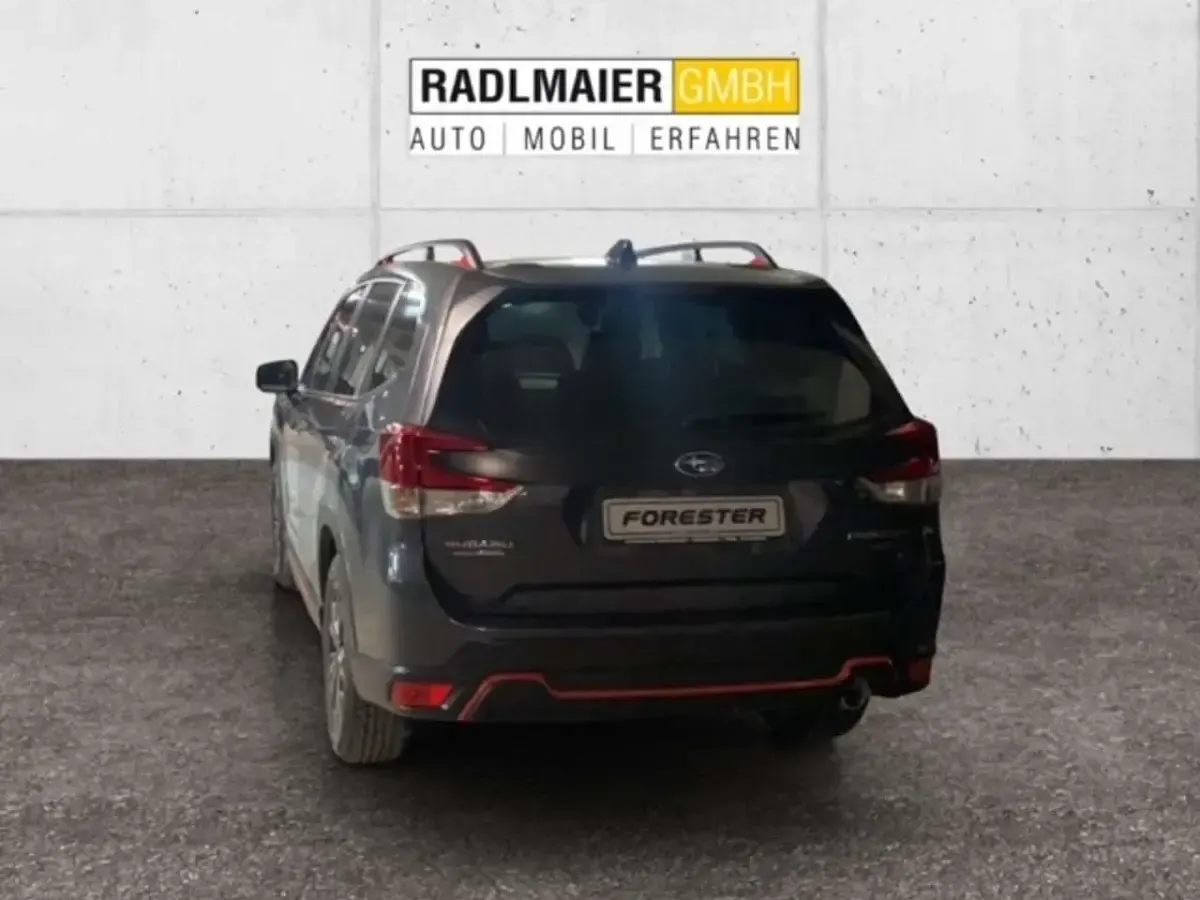 Käytetty Subaru Forester 150 HP (110 kW) 2024 Harmaa Katumaasturi