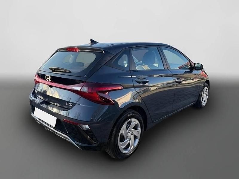 Gebraucht Hyundai i20 Essential 101 PS (74 kW) 2024 Grau Kleinwagen