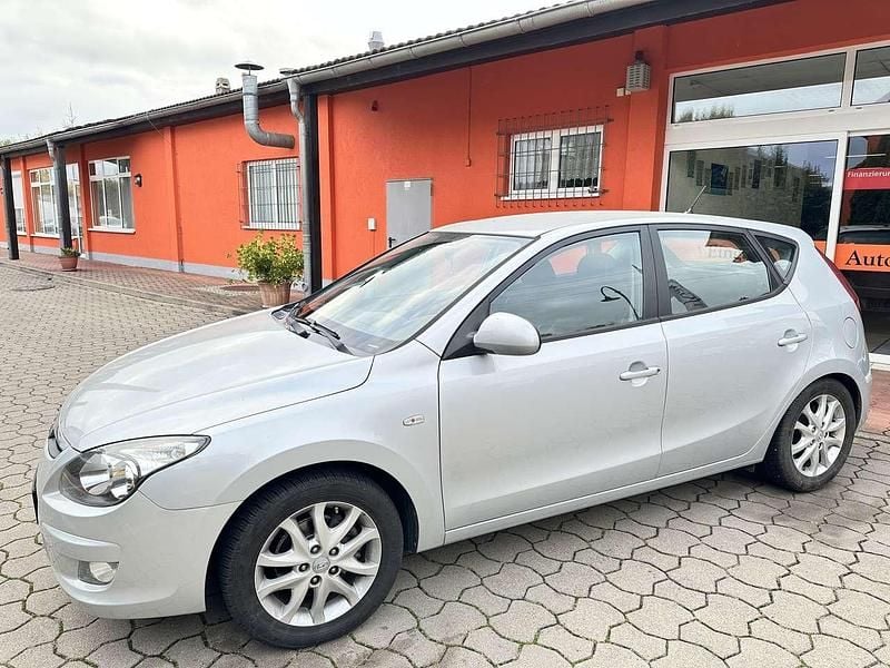 Gebraucht Hyundai i30 109 PS (80 kW) 2010 Grau Limousine
