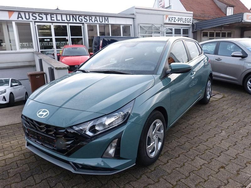 Grün Gebraucht 2024 Hyundai i20 Kombi | 17.900 € (Guter Preis) - Bild 1/4