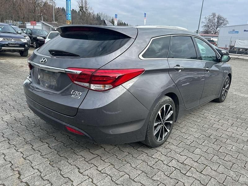 Gebraucht Hyundai i40 Trend 136 PS (100 kW) 2019 Braun Kombi
