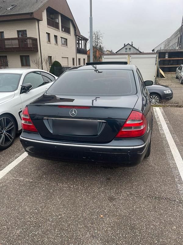 Gebraucht Mercedes E200 163 PS (119 kW) 2005 Blau Limousine