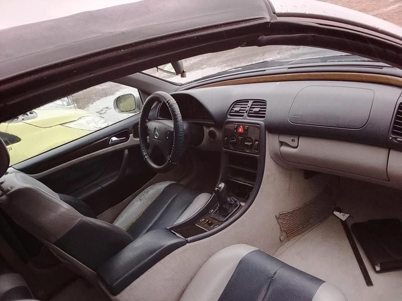 Gebraucht Mercedes CLK200 163 PS (119 kW) 2002 Silber Cabrio