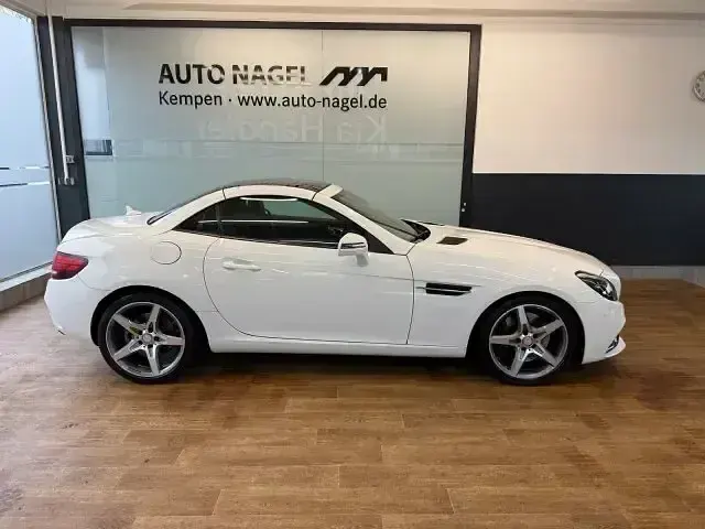 Gebraucht Mercedes SLC200 AMG 184 PS (135 kW) 2016 Weiß Cabrio