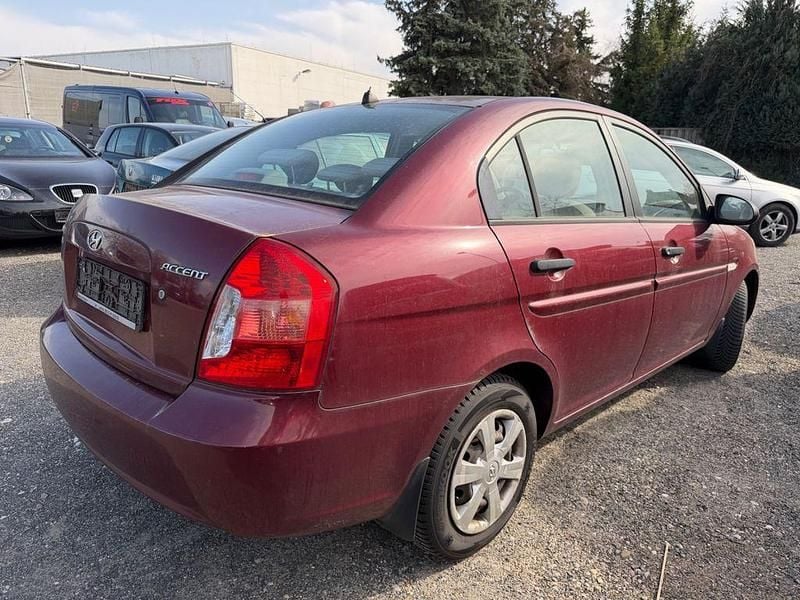 Gebraucht Hyundai Accent 97 PS (71 kW) 2006 Rot Limousine