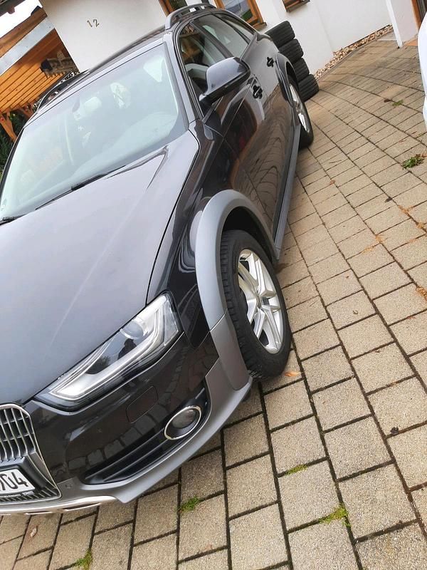 Schwarz Gebraucht 2012 Audi A4 Allroad Kombi | 13.000 € (Fairer Preis) - Bild 1/4