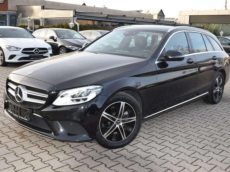 Gebraucht Mercedes C180 122 PS (89 kW) 2021 Obsidianschwarz  metalliclack Kombi