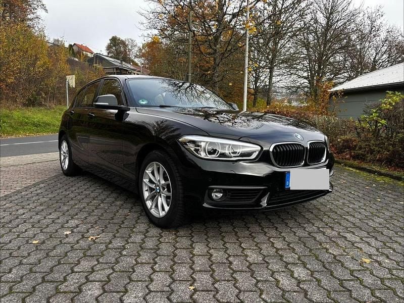 Schwarz Gebraucht 2019 BMW 118 Advantage Kleinwagen | 14.900 € (Fairer Preis) - Bild 1/4