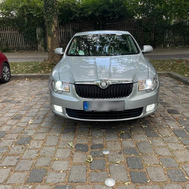 Silber Gebraucht 2009 Skoda Superb Limousine | 5.500 € (Guter Preis) - Bild 1/4