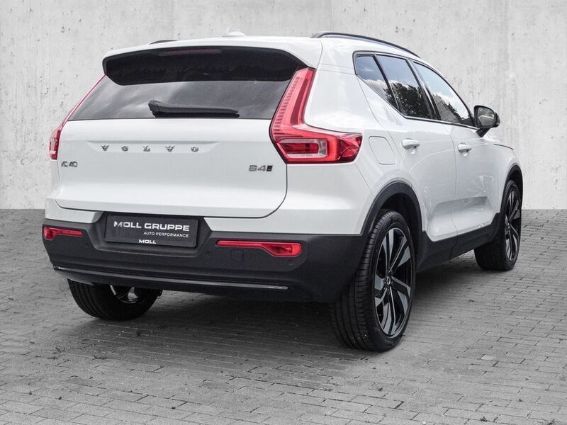 Gebraucht Volvo XC40 Ultimate 197 PS (144 kW) 2023 Crystal white / metallic SUV