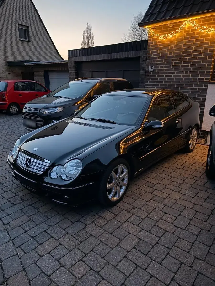 Second-hand Mercedes C180 2007 Negru Coupe